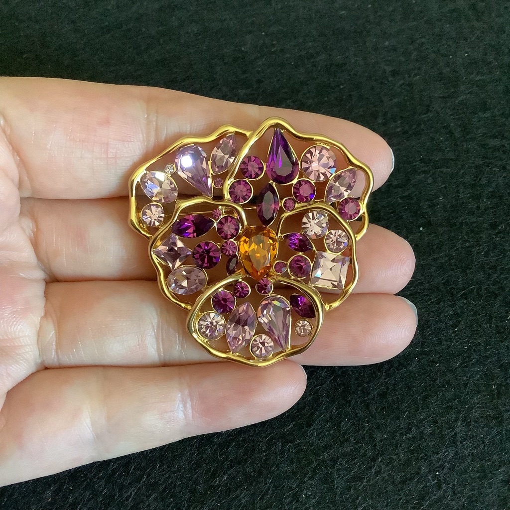 Vintage Nolan Miller Rhinestone Brooch 39$